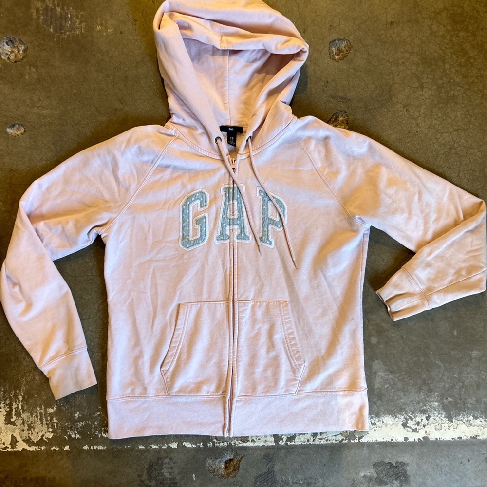 Really cute GAP zip up! Pink and blue pastel color way with white polka dots💘